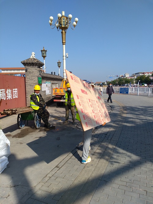 8个小时内，北京装卸工完成160吨瓷砖卸车任务
